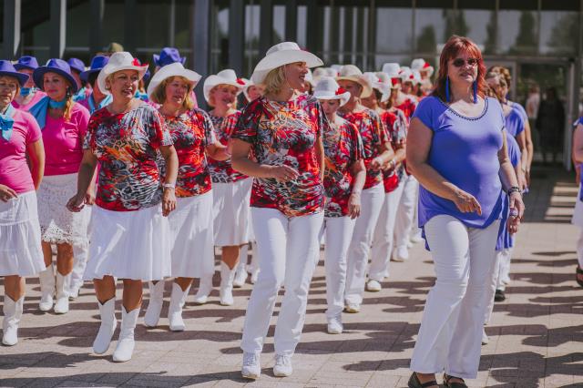 Līnijdeju festivāls "Dāliju liesmās"